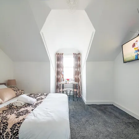 *ra246* For Your Relaxed & Cosy + Free Parking + Free Fast Wifi * Habitación en casa particular *