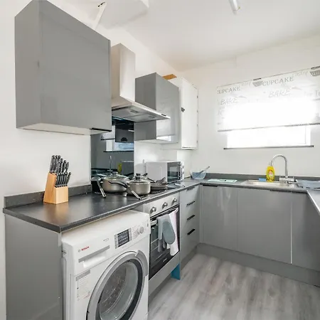 *ra246* For Your Relaxed & Cosy + Free Parking + Free Fast Wifi * *