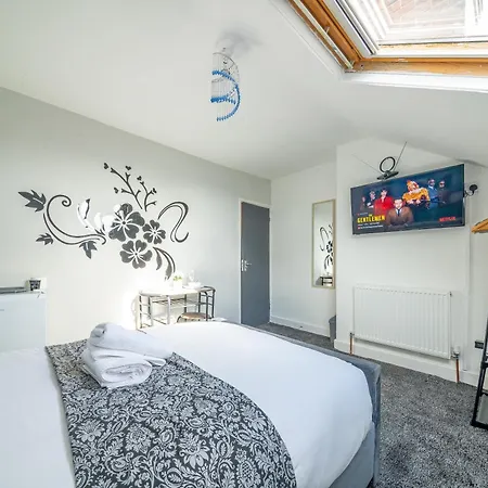 Homestay *ra246* For Your Relaxed & Cosy + Free Parking + Free Fast Wifi *