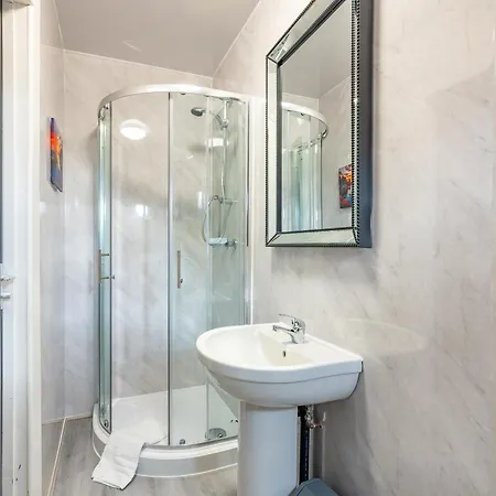 *ra246* For Your Relaxed & Cosy + Free Parking + Free Fast Wifi * Leeds (West Yorkshire)