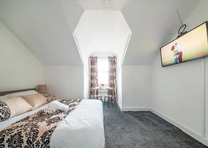 *ra246* For Your Relaxed & Cosy + Free Parking + Free Fast Wifi * Habitación en casa particular *