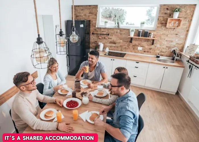 Accommodatie bij particulieren *ra246* For Your Relaxed & Cosy + Free Parking + Free Fast Wifi * Leeds (West Yorkshire)